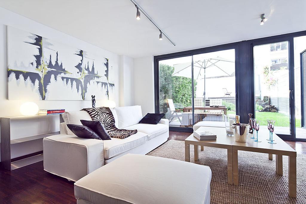 Apartment Barcelona Rentals - Private Pool&Garden Center Buitenkant foto