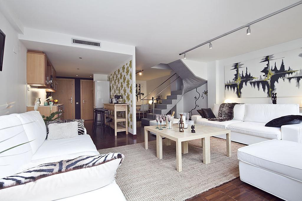 Apartment Barcelona Rentals - Private Pool&Garden Center Buitenkant foto